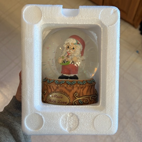 Precious Moments Musical Snow Globe. “Made with Love”. New in box - Picture 6 of 11